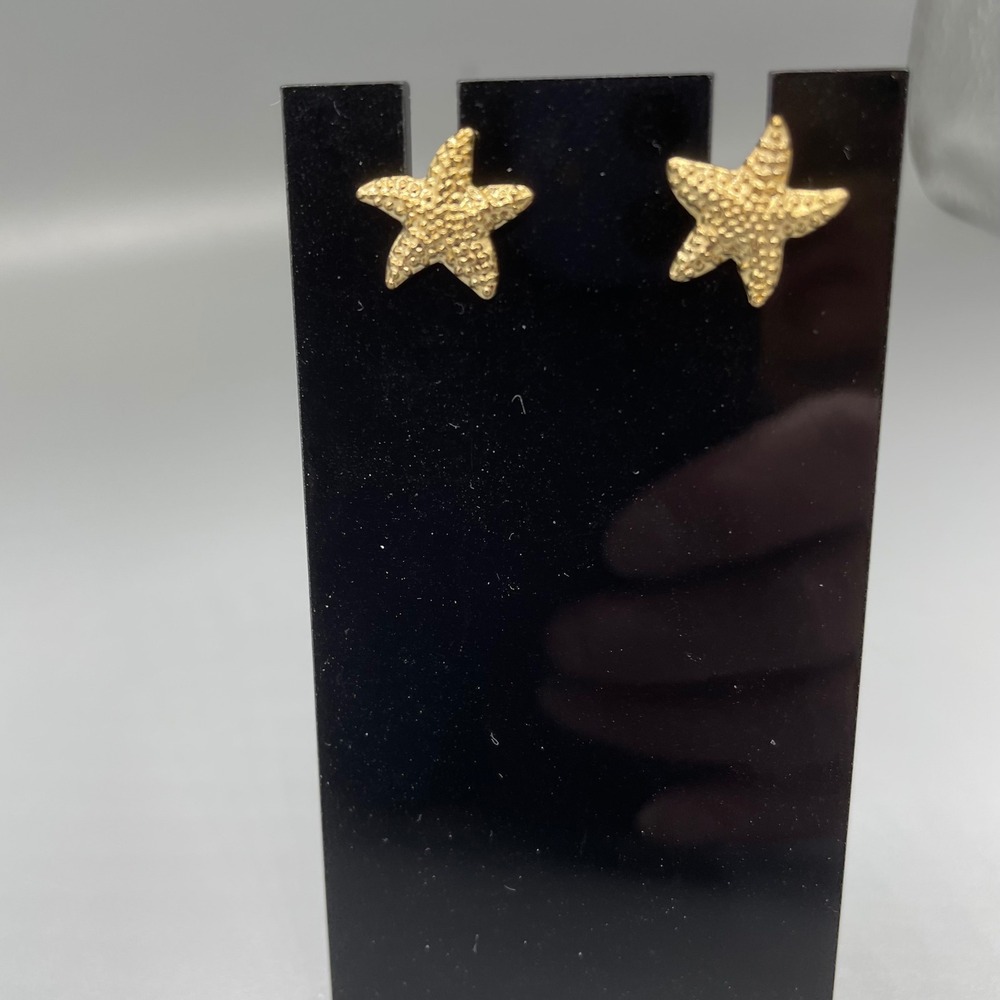 Gold Tone Starfish Stud Earrings Textured Nautical Sea Star Pierced Jewelry